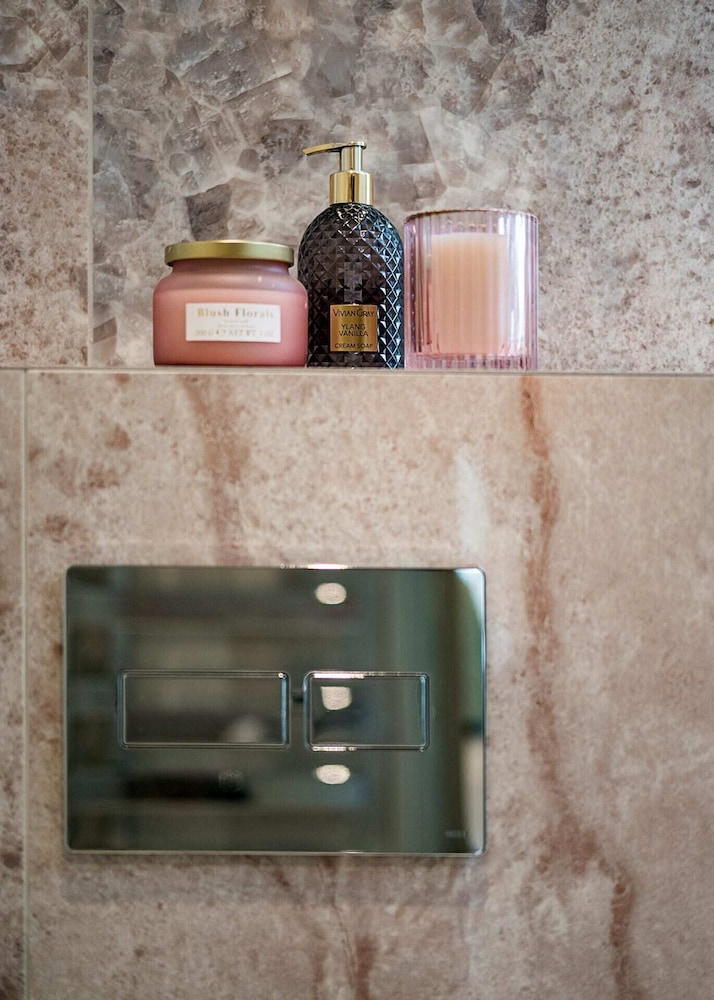 Marble Arch Suite 9-hosted by Sweetstay