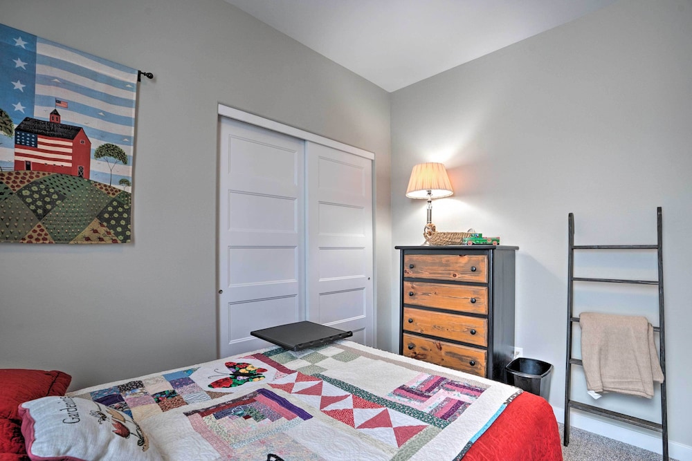 Family-friendly Home Near Potholes State Park view 3