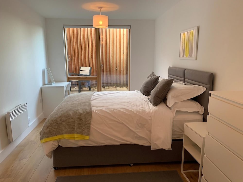 2 Bed 2 Bath Waterfront Parking 5th Flr 505 view 3