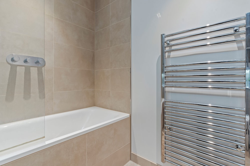 Elegant 2 Bed Apartment Within Many Attractions