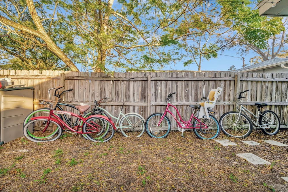 Family Home 10 Mins to Beach Pets Welcome