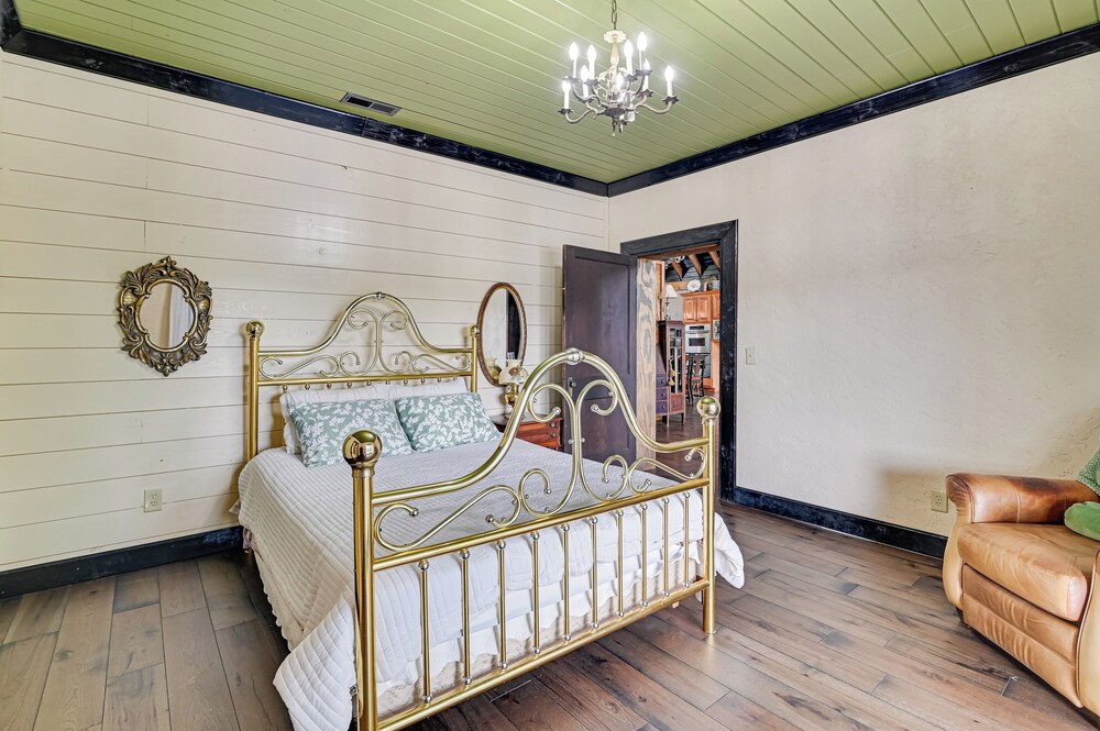 Upscale Getaway on Smith Lake w/ Boat Dock