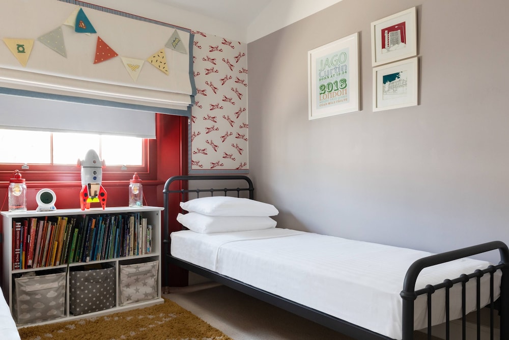 Westbourne Park Road XVI by Onefinestay