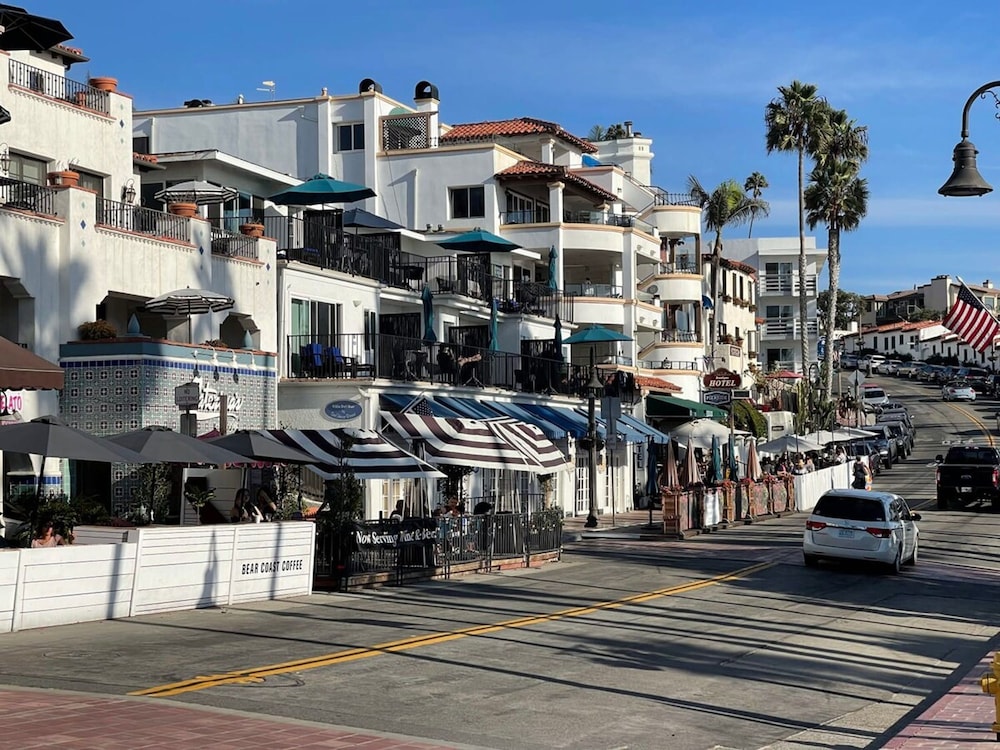 Walk To Beach 2BR Top Location - AA