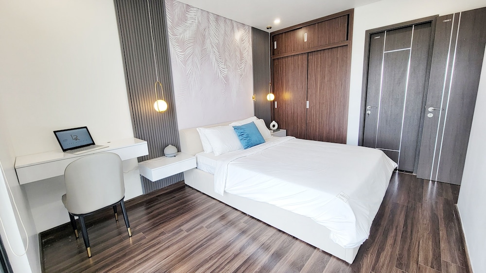 Modern Condo steps from Vincom Plaza view 5