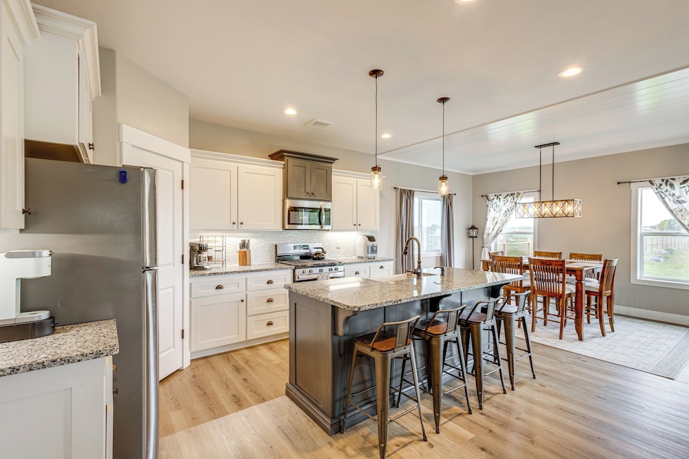 4 Mi to Snake River: Family Home w/ Yard in Rigby
