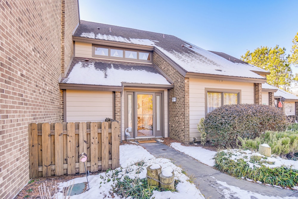 Walk to Beach: Home w/ Pool Access in White Stone