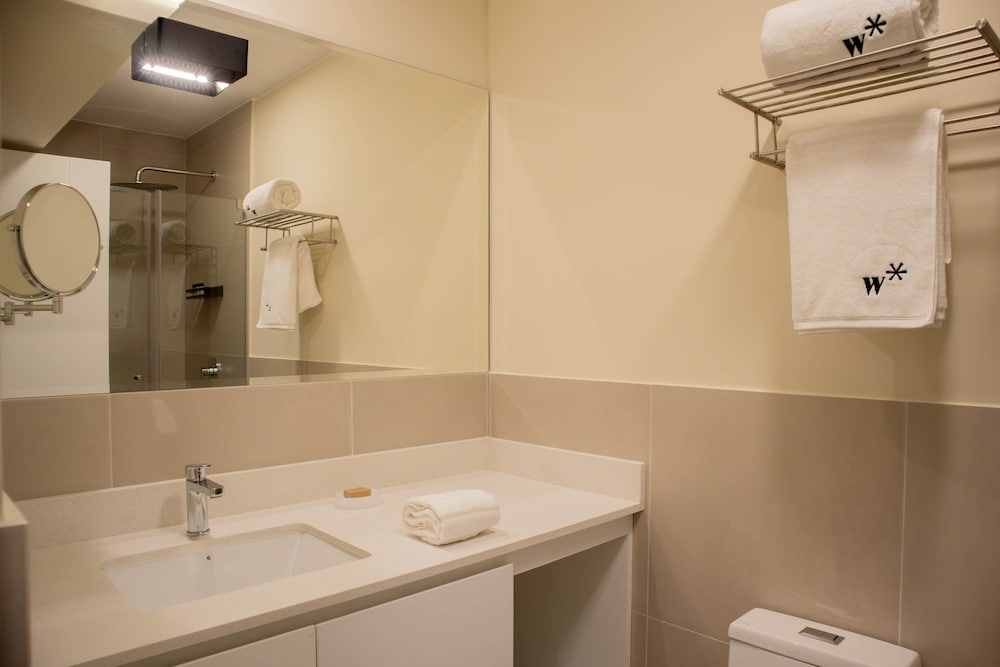 w Chic 1BR Apartment w Scenic Balcony in Central Miraflores