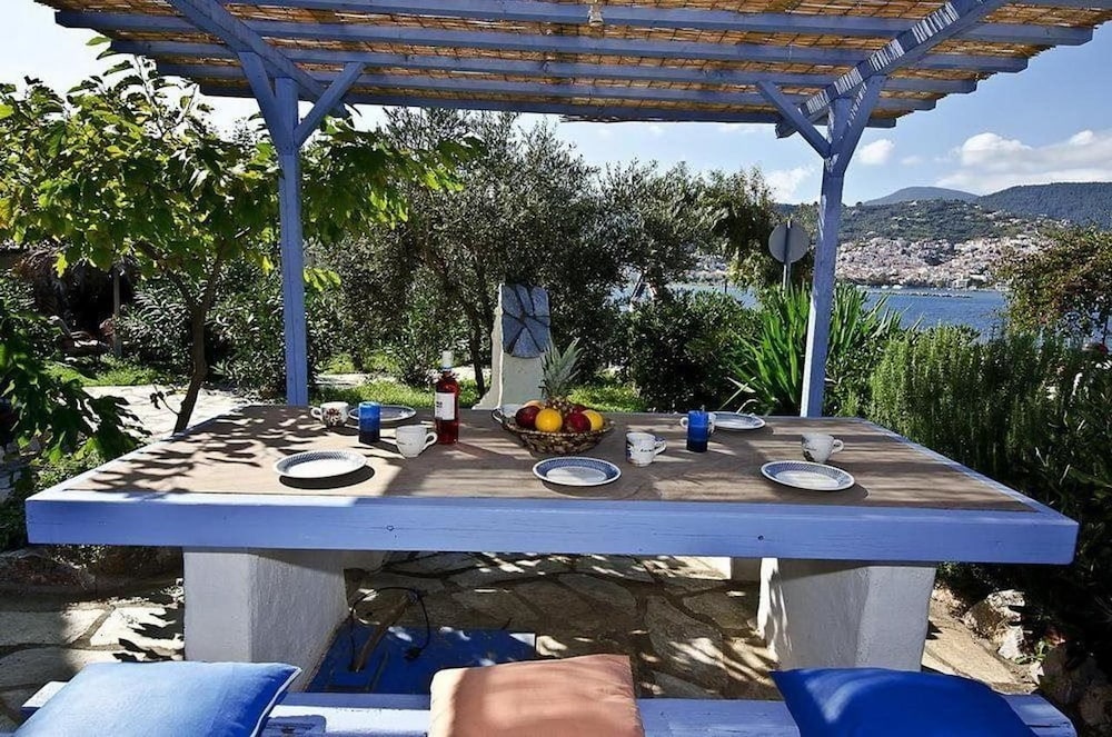 Karavos Sea View Apartments