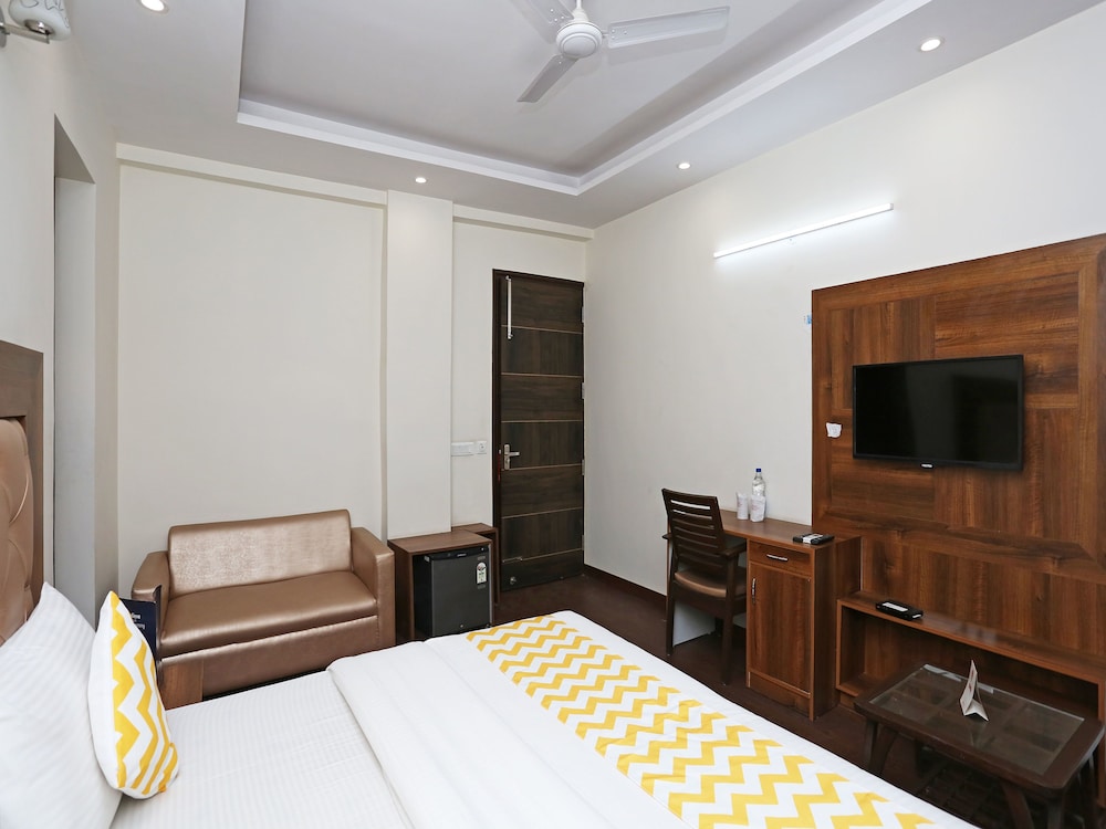 OYO 14482 Live Inn