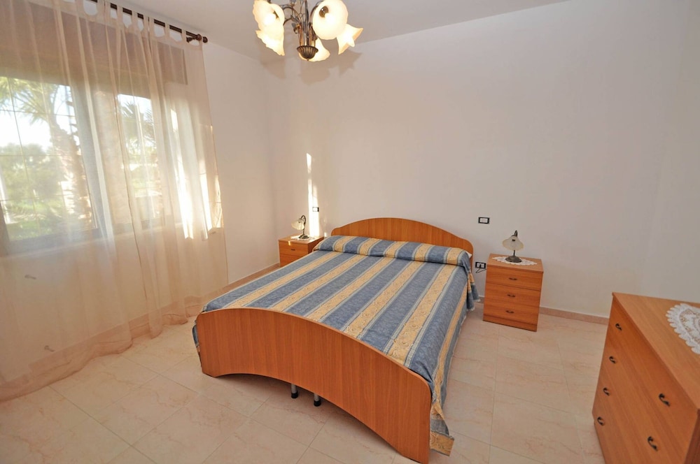 Villa Magnolia 1 Sleeps 8 Close to the sea