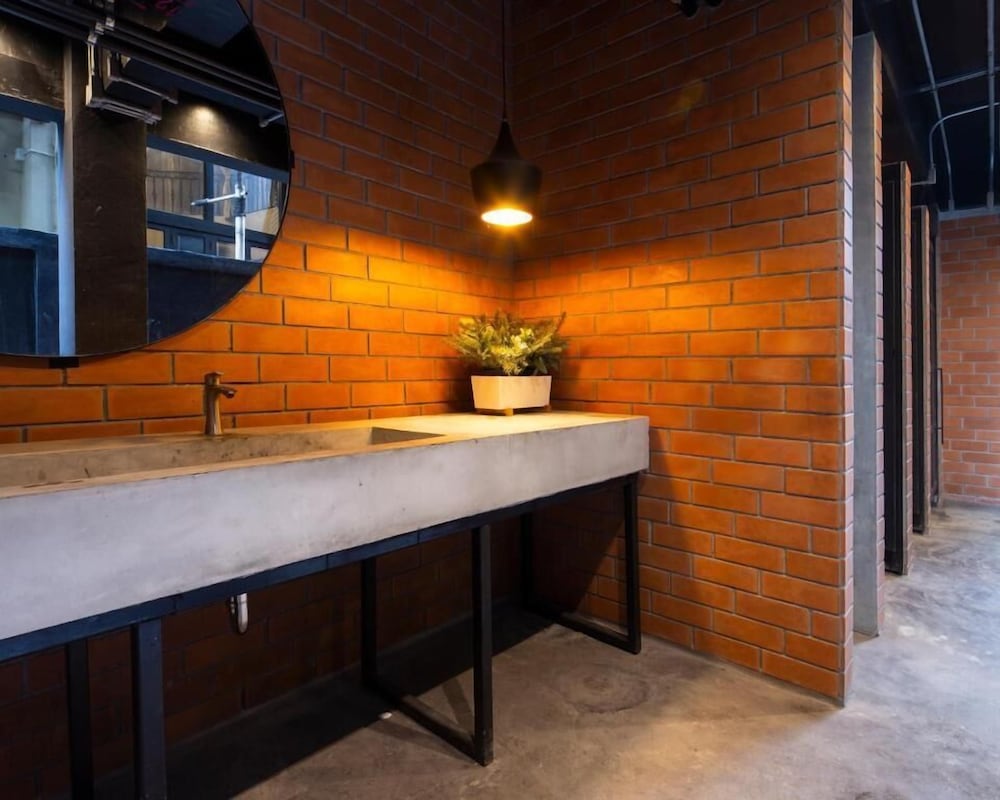 BED STATION HOSTEL KHAOSAN