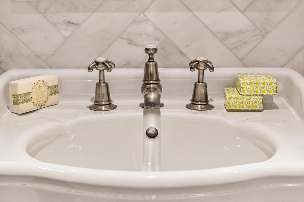 Knightsbridge 3-bed 2-bath by Harrods