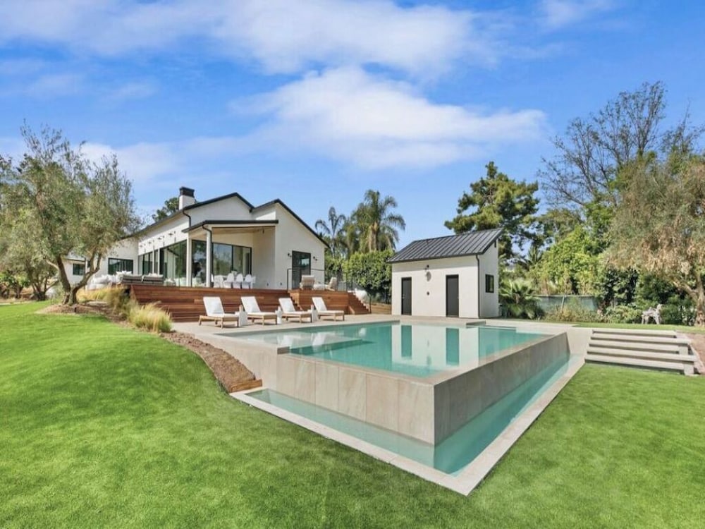 Lechusa - Secluded Creative Compound: Luxury 2-acre Estate w/ Studio & Pool