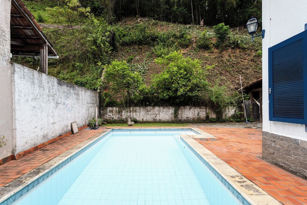 Petr Polis Piscina Lareira e Natureza Incr vel
