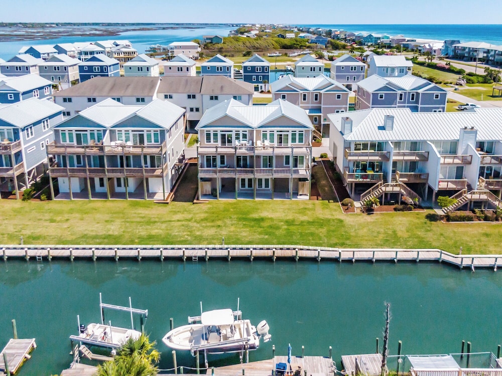 Queens Grant by Topsail Realty