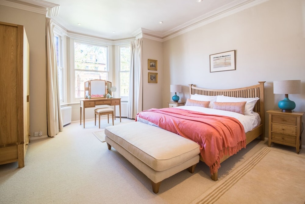 Homely 2 Bedroom Victorian Apartment in Hampstead