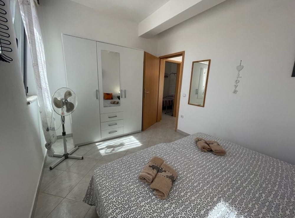 Appealing Apartment With Garden