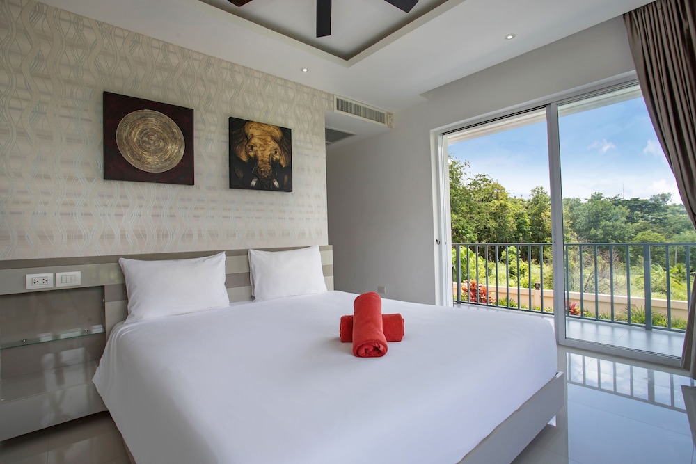 Seaview Pool Villa Dragon D in Tropics view 4