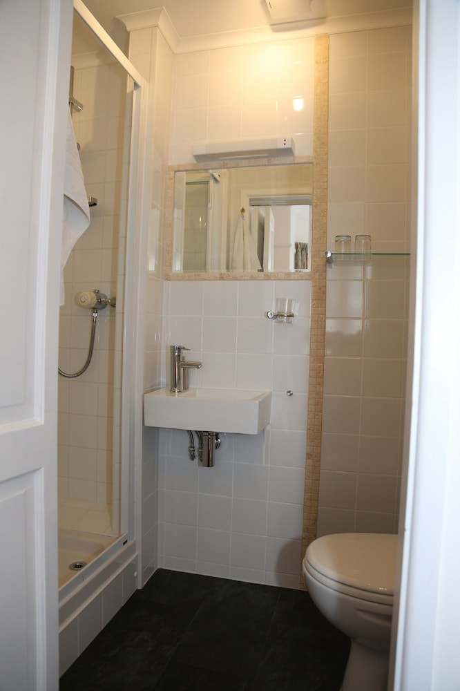 Acorns Guest House