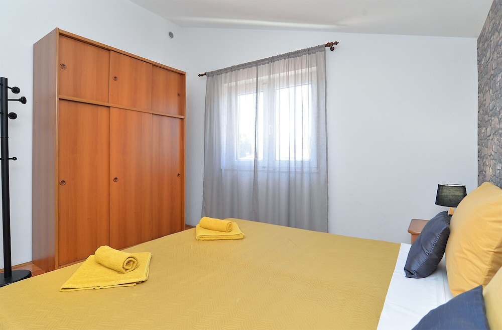 Apartments Emil 596