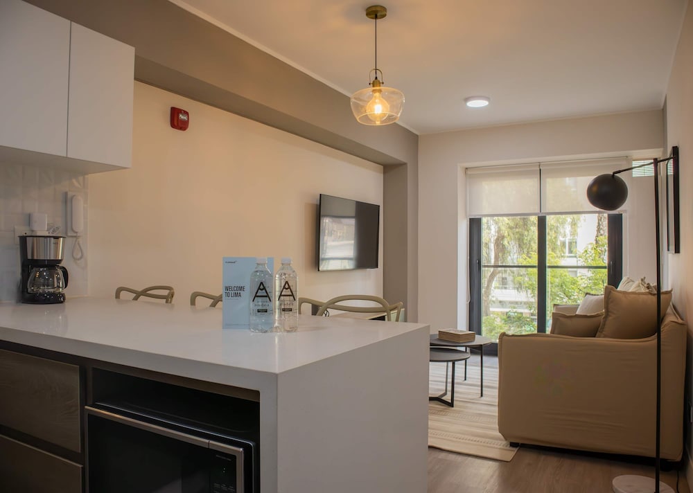 w Distinctive 1BR w Balcony in Barranco