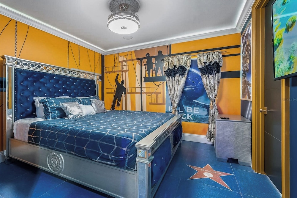 Luxury Mansion w Pool Sleeps 60