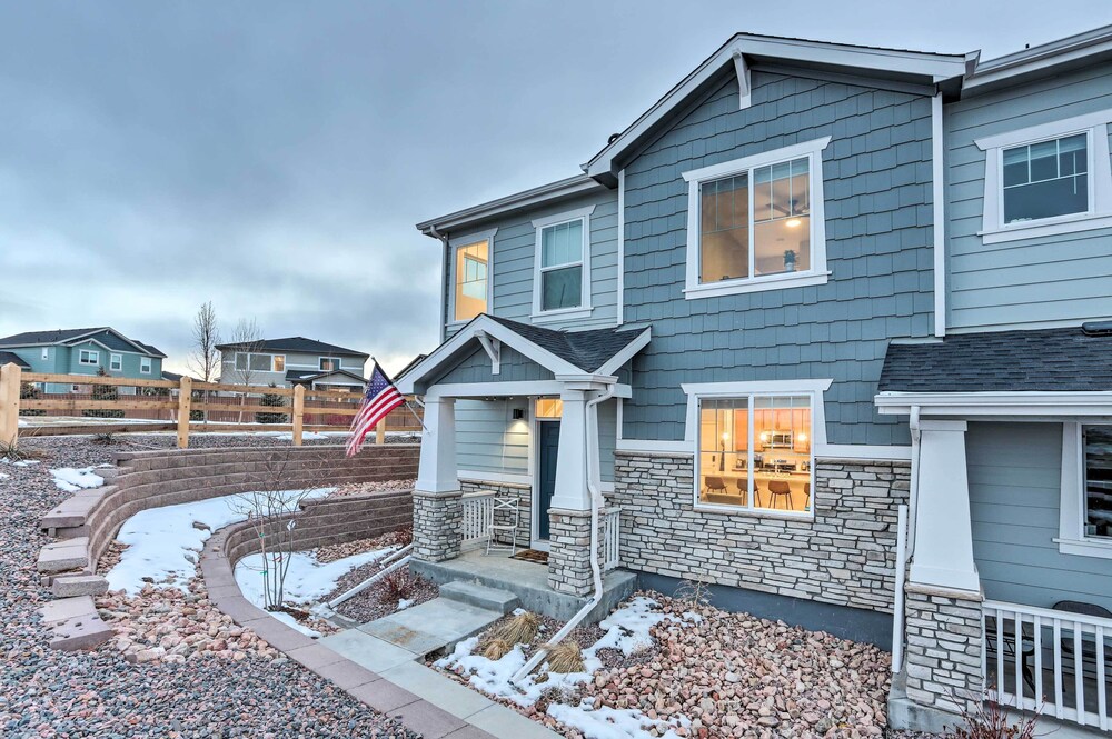 Modern Commerce City Vacation Rental, Near Dia!