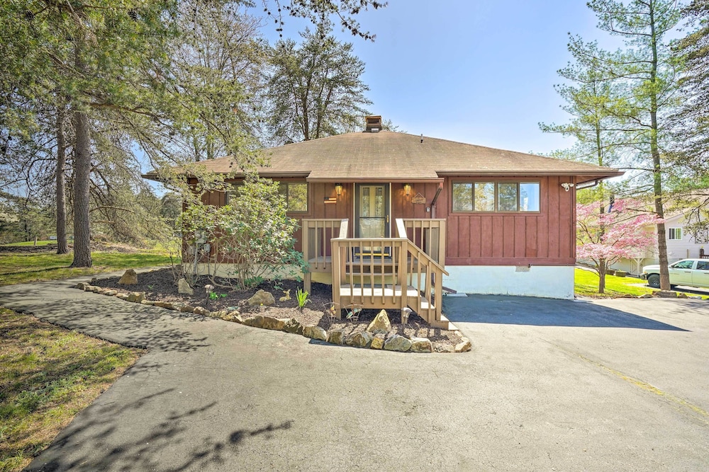 Retreat on The Woods Resort: Mtn View Golf Course! - Property Image 7