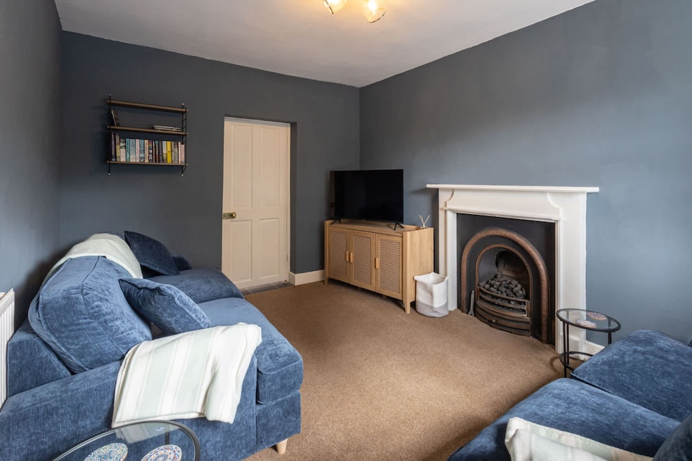 Host Stay Castle Hill Cottage view 5