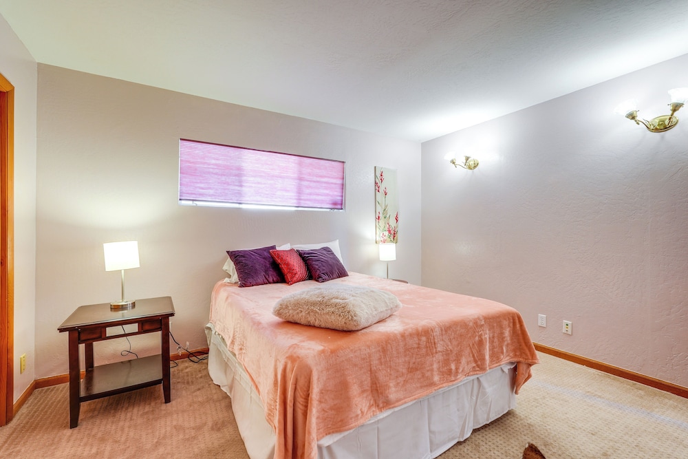 Close to Hiking & Biking: Mtn-view Phoenix Home