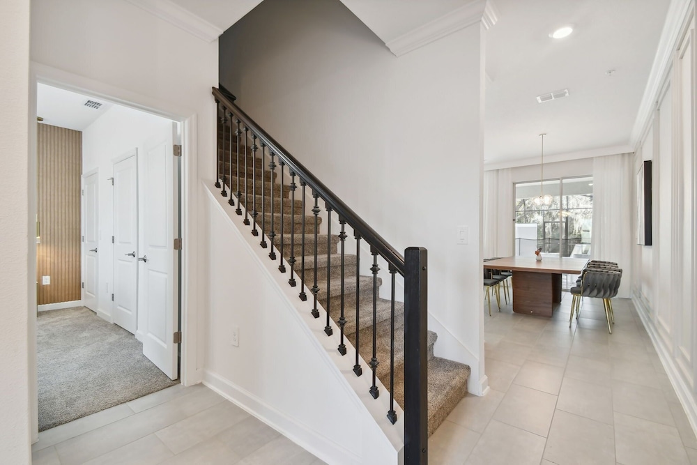 Storey Lake - Private Pool- King Bed - 4BD/3BA