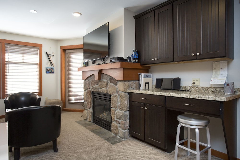 2403 - Two Bedroom Deluxe Eagle Springs East 2 Condo by RedAwning view 4