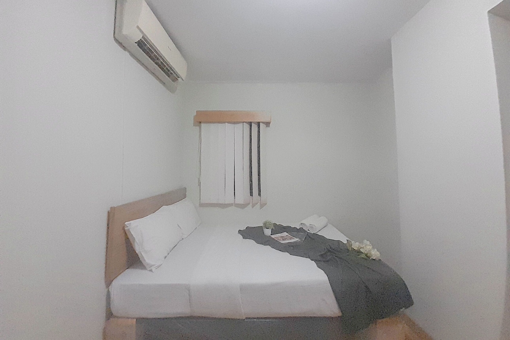 Basic Wood 2Br Apartment At Gateway Ahmad Yani Cicadas