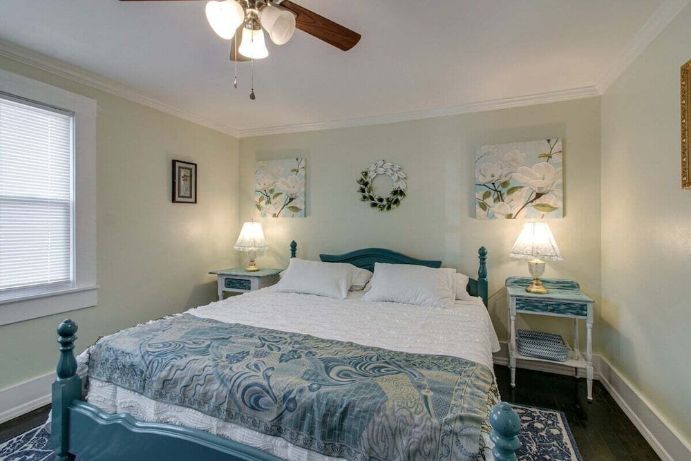 Clarksville Cottage on Crossland