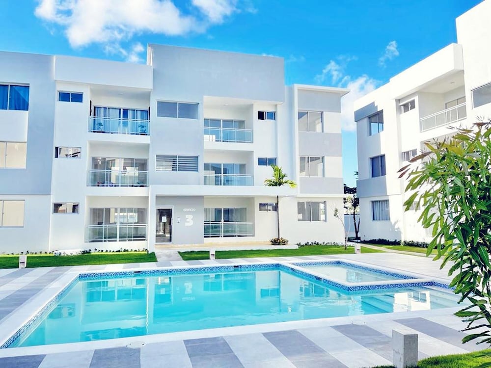 Beauty new Beach Apartment With Private Access to Arena Gorda Beach