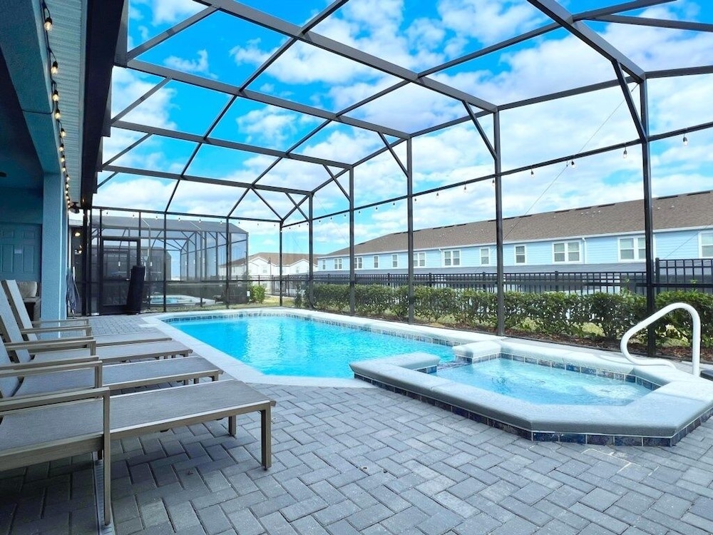 Stunning Themed 7 Bed Pool Home With Theater-3229l 7 Bedroom Home