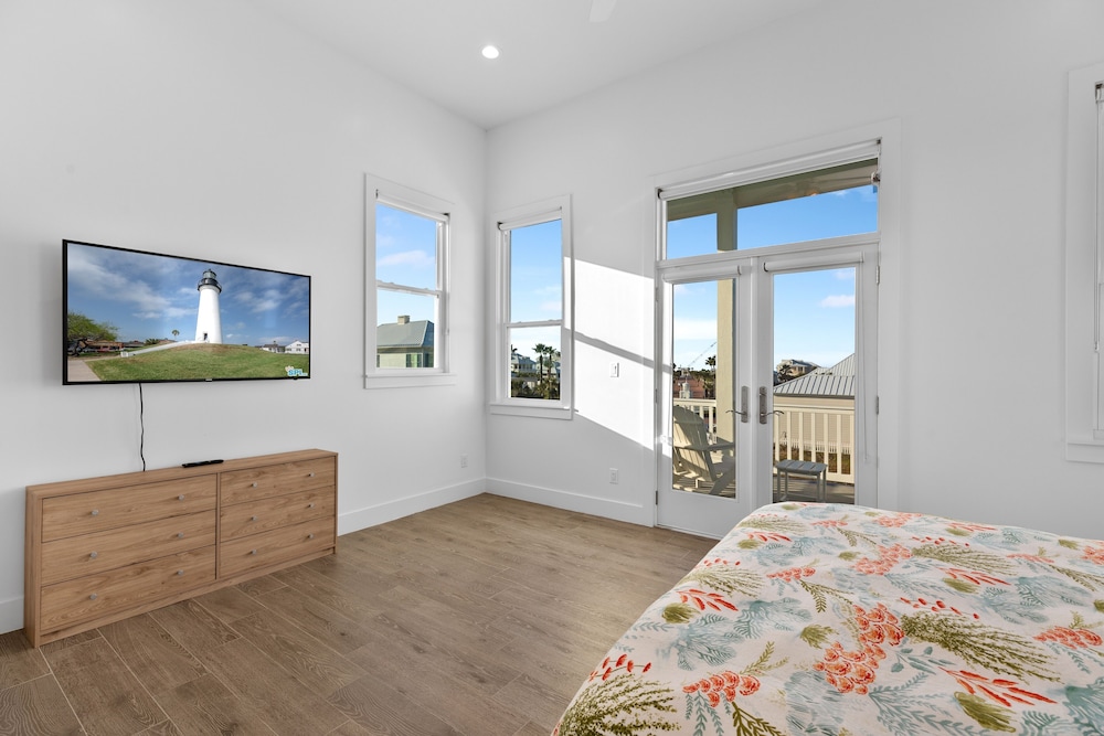 The Scarlett - Private Home At The Shores 3 Bedroom Home