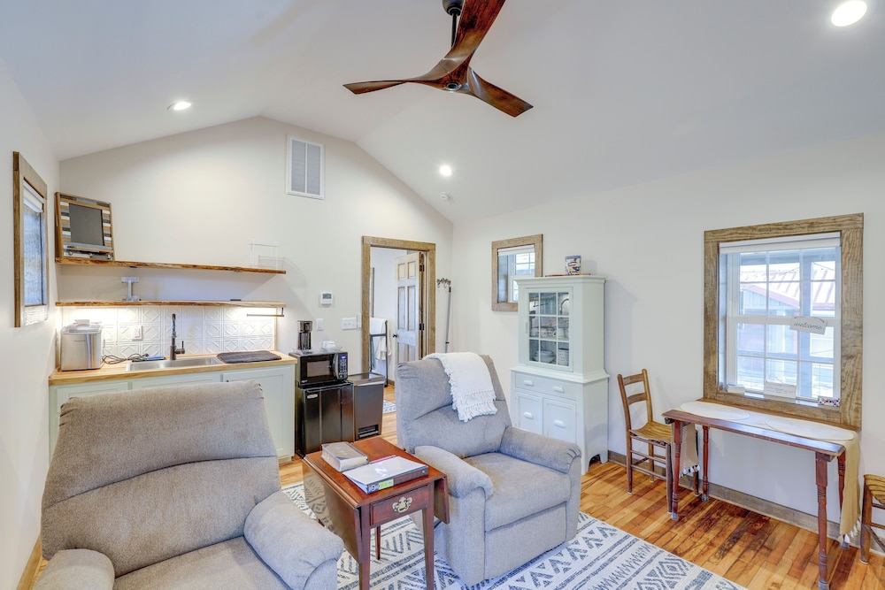 2 Blocks to AT: Mountain View Cabin Unit 2