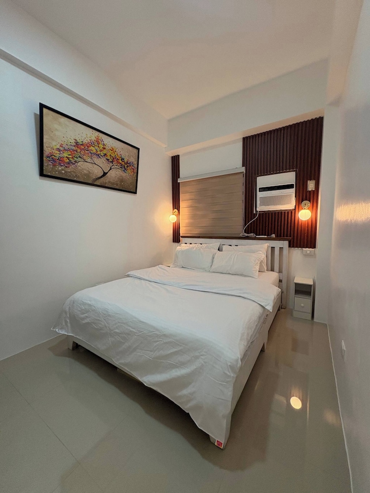 Near Mactan International Airport Condo With Private Entrance and Shared Pool