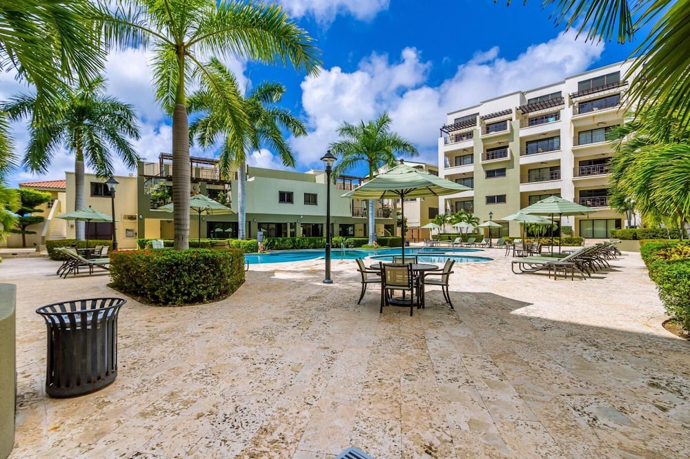 2BR Condo 5 Location w Amazingviews Pool GYM