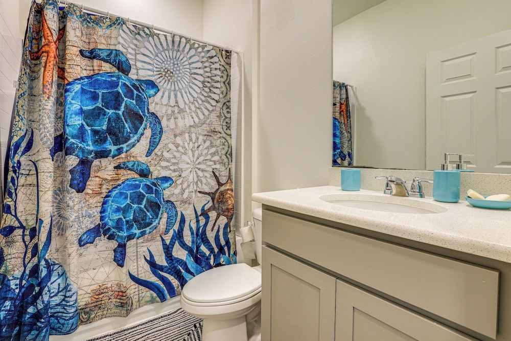 Spacious Home Near Dtwn Psl: Travel Nurses Welcome