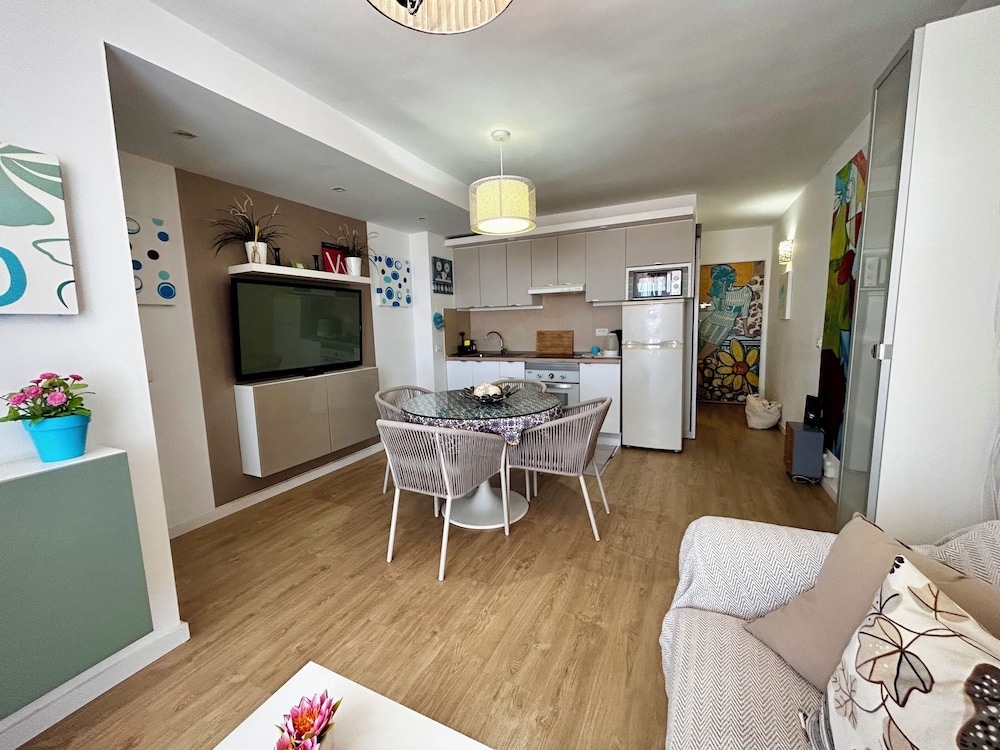 Delicious Los Cristianos,achacay,2bdr & 2bathr Beach Close Wifi Free