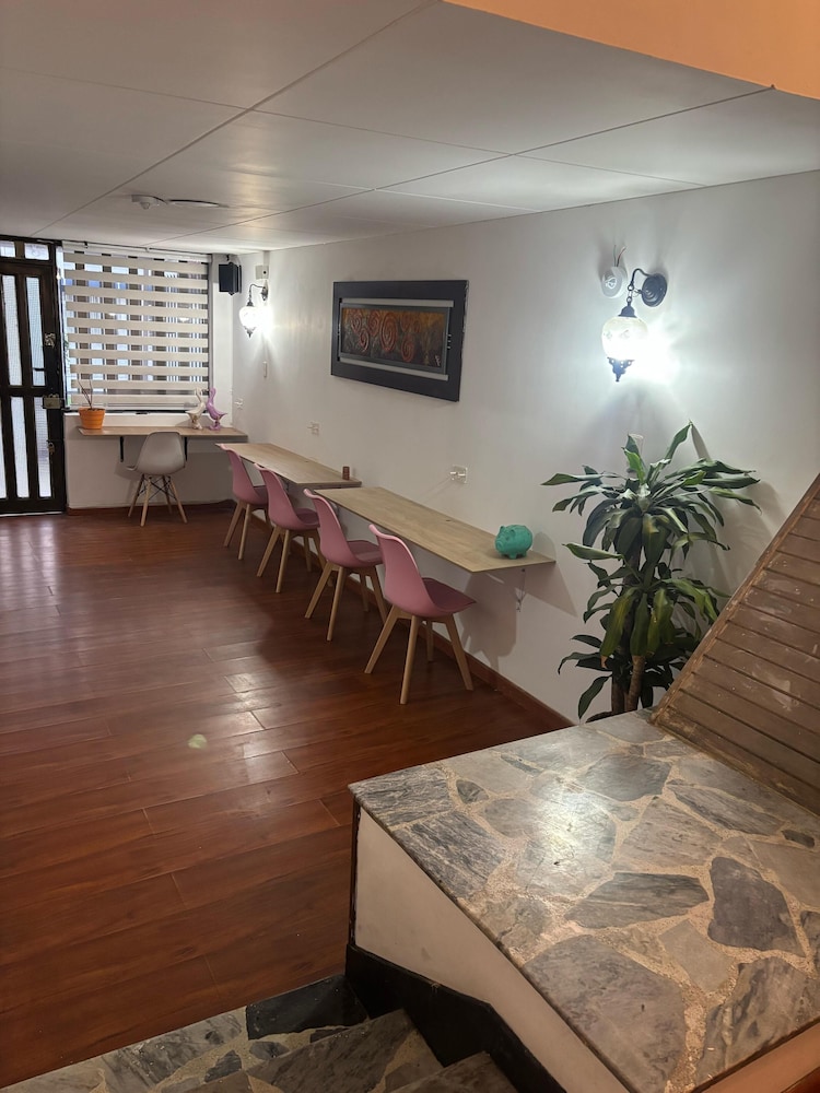 Kuyay Yachi Hostel