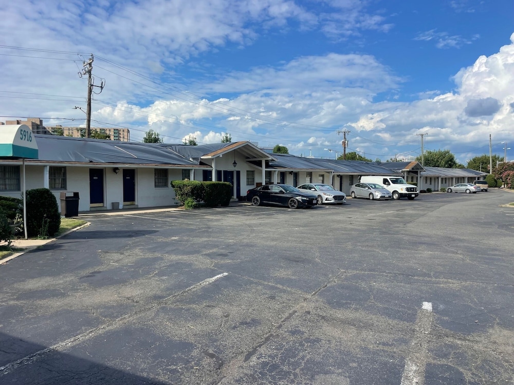 Traveler's Motel