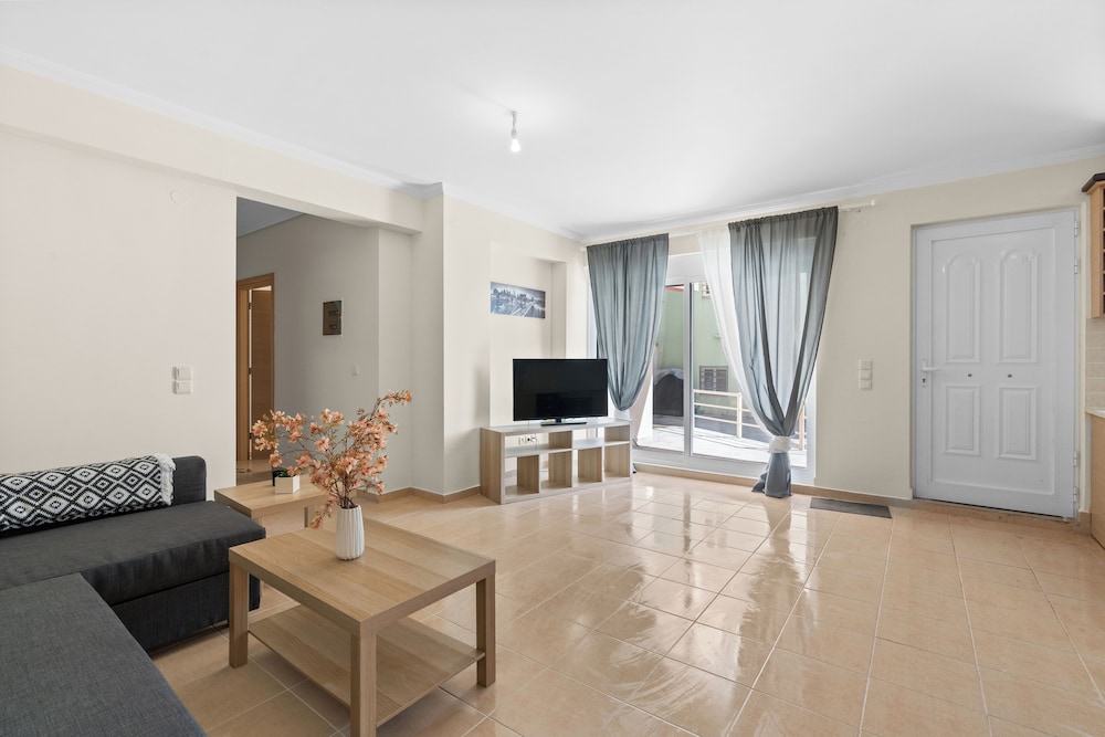 Nikiana Beach Modern Apartment