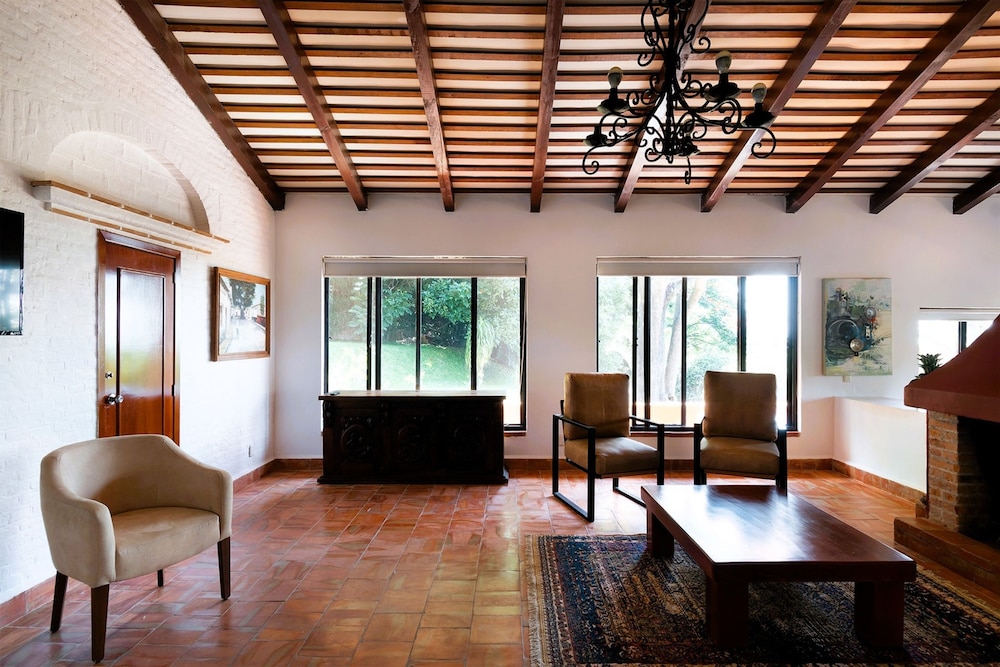 Anana Rancho San Rafael Pool and Lake Views
