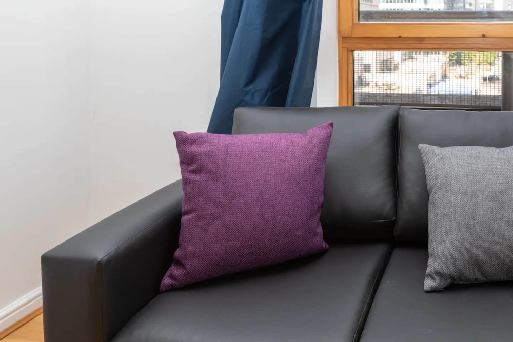 Top Floor 1BD Flat With Balcony - Isle of Dogs
