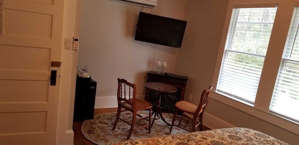 Broad River Inn