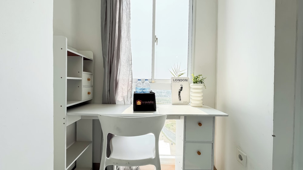 Modern Basic Studio At Tokyo Riverside Pik 2 Apartment
